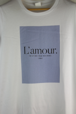 camiseta blanca serigrafiada l'amour