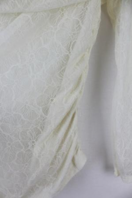 top bardot encaje marfil mango