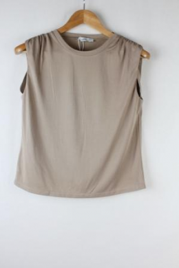 camiseta fluida hombros fruncidos mango