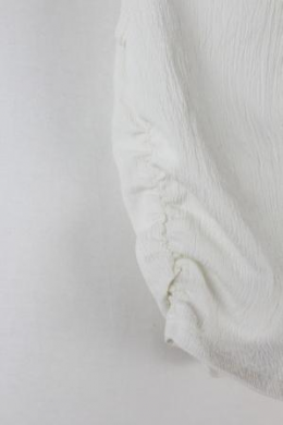 top asimetrico textura mango