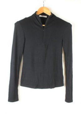 camiseta negra mango