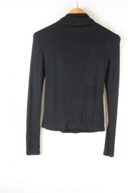 camiseta negra mango
