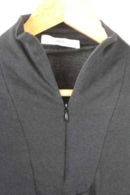 camiseta negra mango