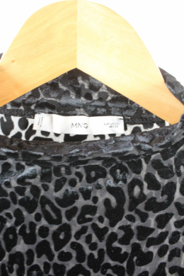 Top animal print negro mango
