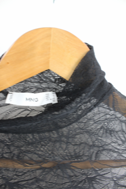 top encaje negro mango