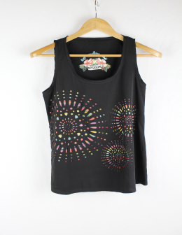 blusa perforada desigual
