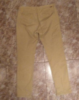 Pantalón chino beige