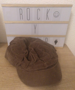 Gorra de pana marrón