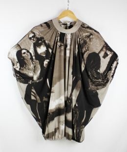 blusa de punto veneno en la piel