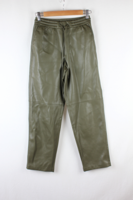 Pantalon jogger efecto piel mango