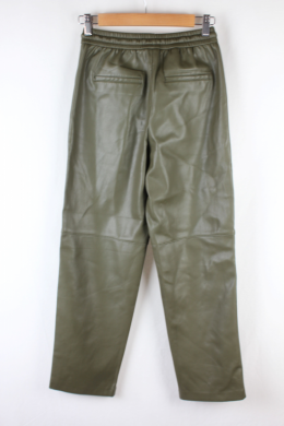 Pantalon jogger efecto piel mango