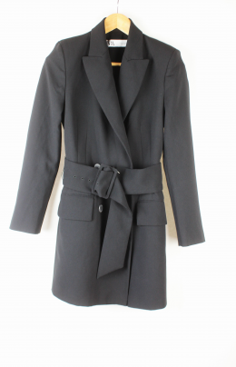 americana cruzada de color negro zara