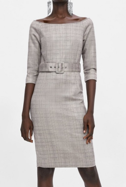vestido hombros descubierto cuadros zara