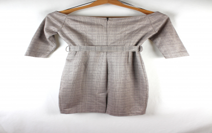 vestido hombros descubierto cuadros zara