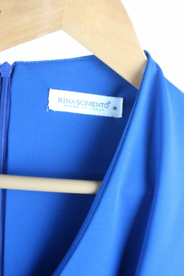 vestido drapeado azul rinascimiento