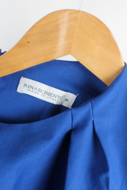 vestido drapeado azul rinascimento