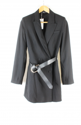 vestido tipo blazer negro con cinturón de Mango