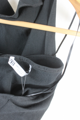 top halter negro zara