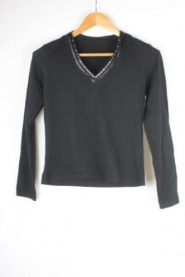 camiseta negra con pedrreria blay punt