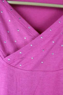 camiseta tachuelas fucsia
