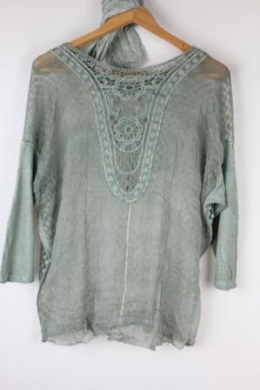 blusa transparente lunares y crochet verde