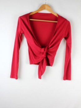 chaqueta corta punto rojo