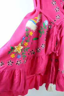 Vestido kimono boho bordado fucsia