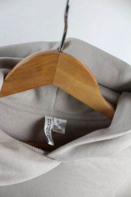 sudadera gris divided