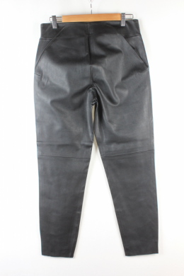 pantalon efecto piel negro zara